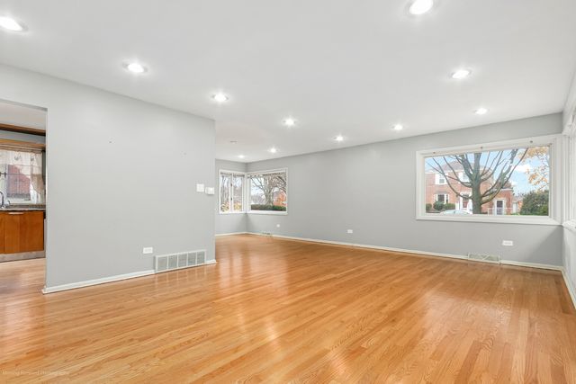 8311 N Olcott Avenue, Niles, IL 60714