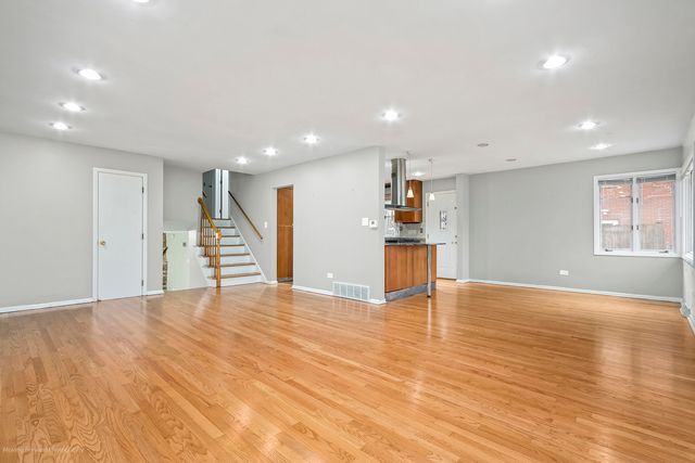 8311 N Olcott Avenue, Niles, IL 60714