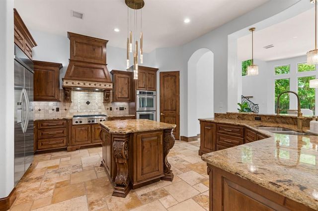 22 Johnathan Landing Court, The Woodlands, TX 77389