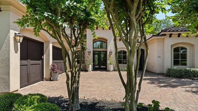 22 Johnathan Landing Court, The Woodlands, TX 77389