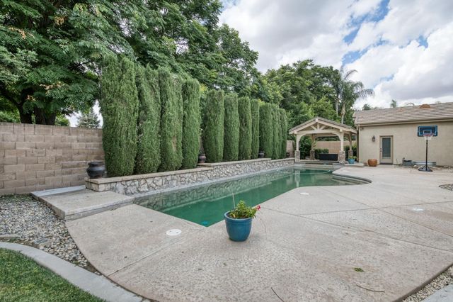 1026 N Cherry Lane, Clovis, CA 93611