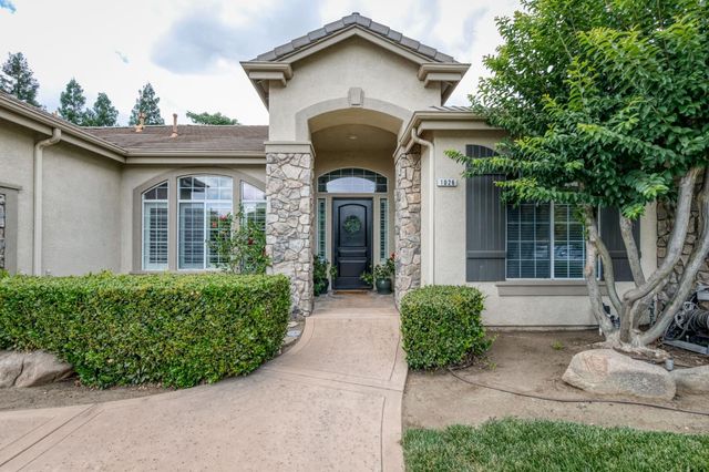 1026 N Cherry Lane, Clovis, CA 93611