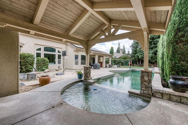 1026 N Cherry Lane, Clovis, CA 93611