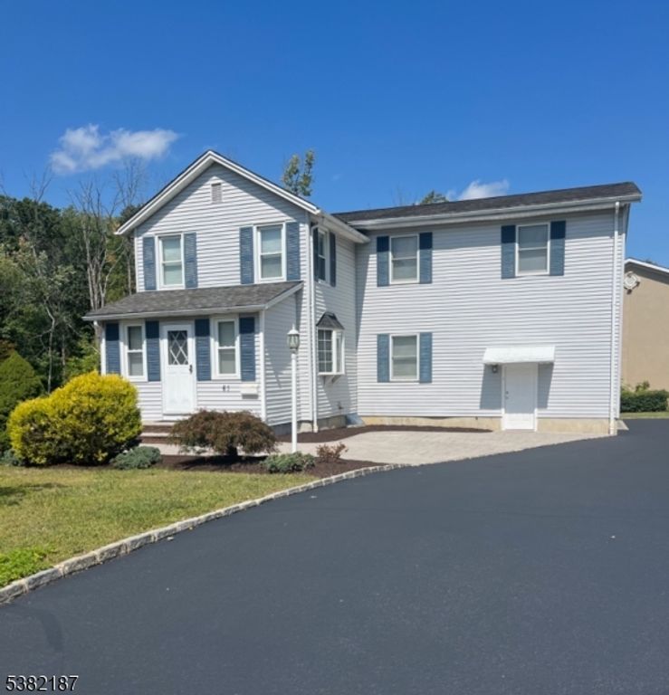 61 Troy Rd, East Hanover Twp., NJ 07936