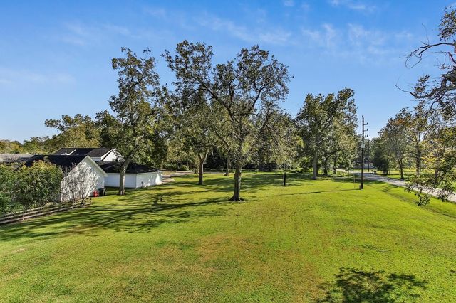 5511 Greentree Drive Drive, Sugar Land, TX 77479