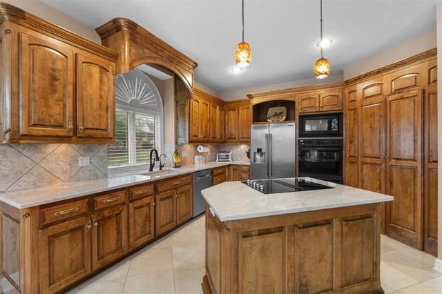 4405 N Hickory Lane, Kansas City, MO 64116