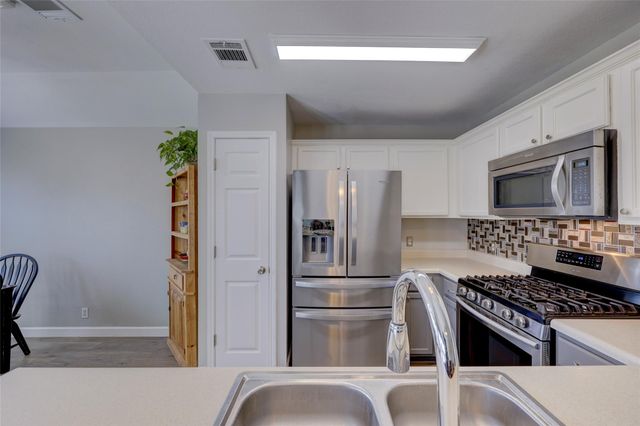 606 Los Robles RD, Leander, TX 78641