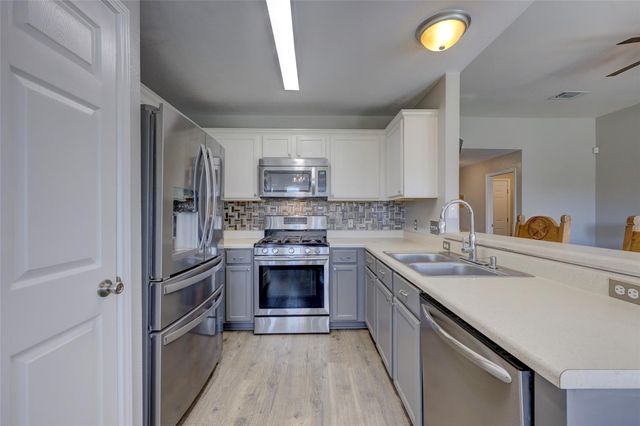 606 Los Robles RD, Leander, TX 78641