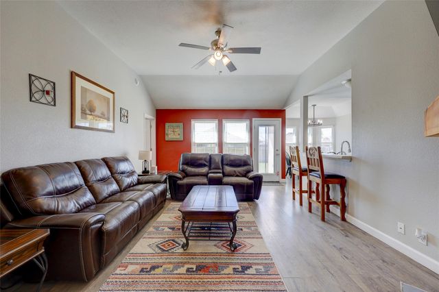 606 Los Robles RD, Leander, TX 78641