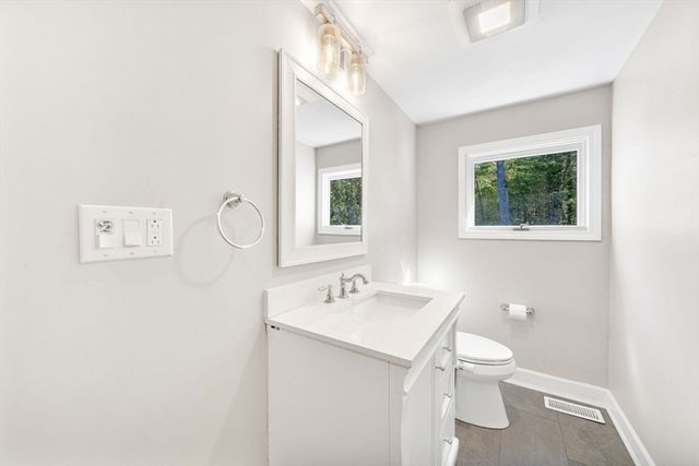 92 Norlen Park, Bridgewater, MA 02324