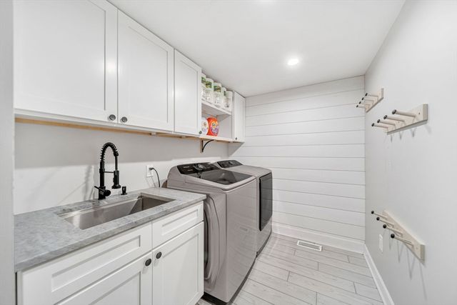 92 Norlen Park, Bridgewater, MA 02324