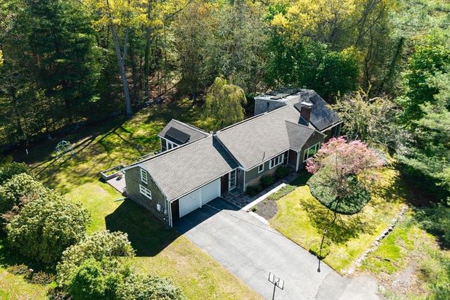 92 Norlen Park, Bridgewater, MA 02324