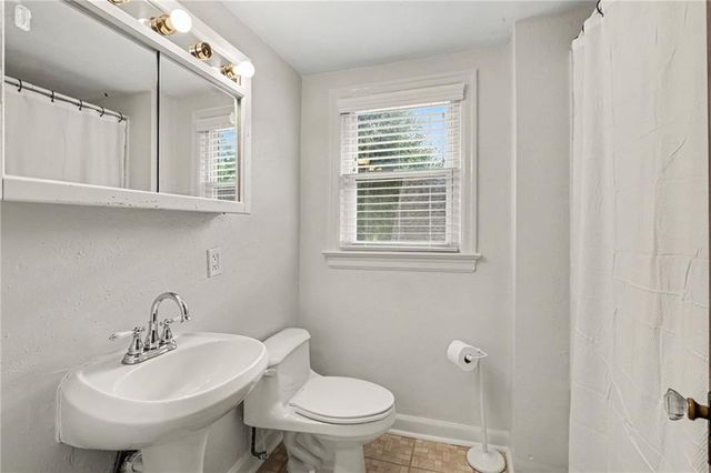 7559 Grand Avenue, Kansas City, MO 64114
