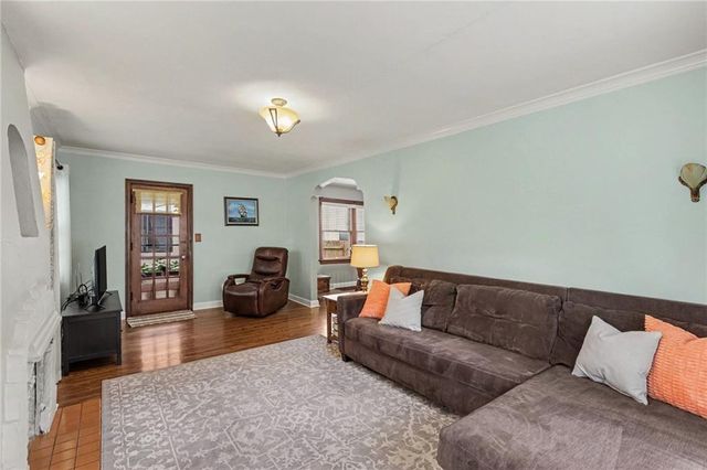 7559 Grand Avenue, Kansas City, MO 64114