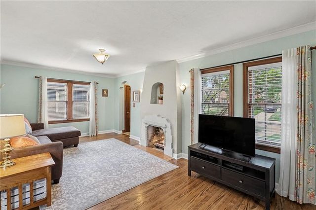 7559 Grand Avenue, Kansas City, MO 64114