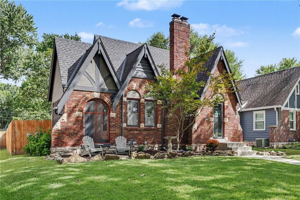 7559 Grand Avenue, Kansas City, MO 64114