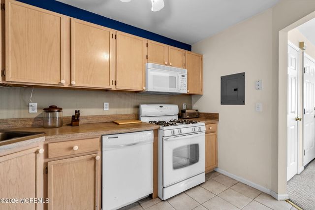 158 Harlequin Glade, Bayville, NJ 08721