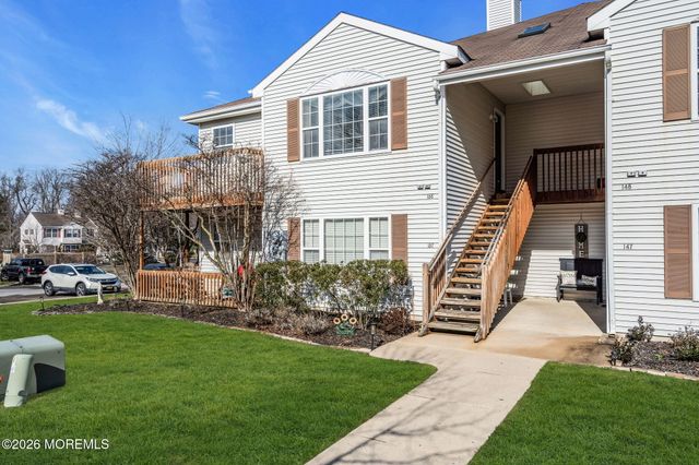 158 Harlequin Glade, Bayville, NJ 08721