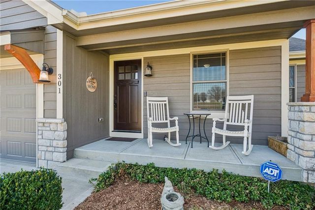 301 NW 179th Street, Smithville, MO 64089