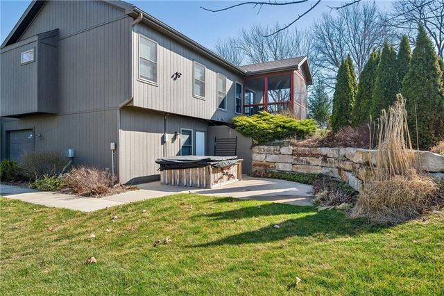 301 NW 179th Street, Smithville, MO 64089