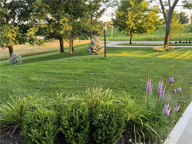 301 NW 179th Street, Smithville, MO 64089