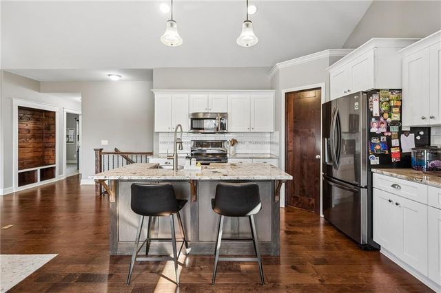 301 NW 179th Street, Smithville, MO 64089