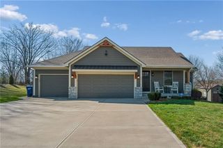 301 NW 179th Street, Smithville, MO 64089
