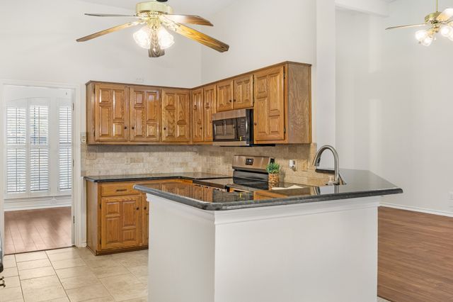 702 Giltin Court, Arlington, TX 76006