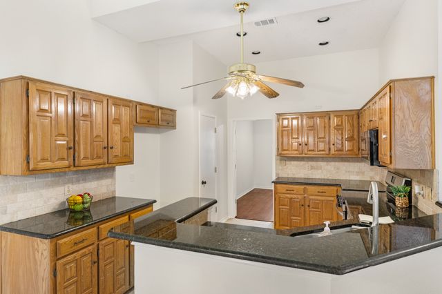 702 Giltin Court, Arlington, TX 76006