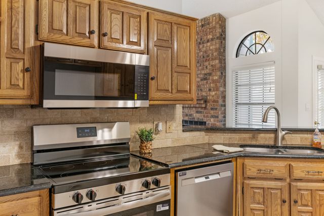 702 Giltin Court, Arlington, TX 76006