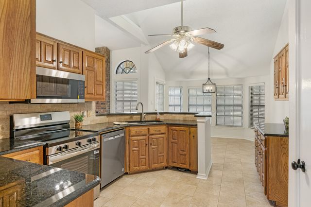 702 Giltin Court, Arlington, TX 76006