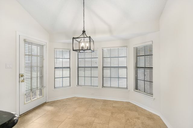 702 Giltin Court, Arlington, TX 76006