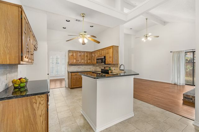 702 Giltin Court, Arlington, TX 76006