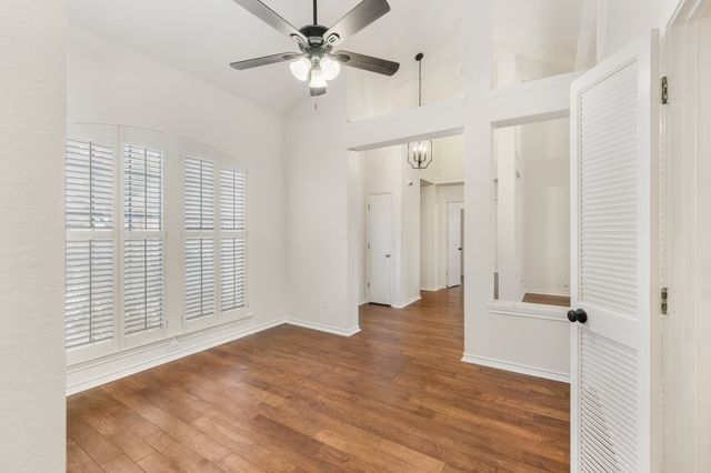 702 Giltin Court, Arlington, TX 76006