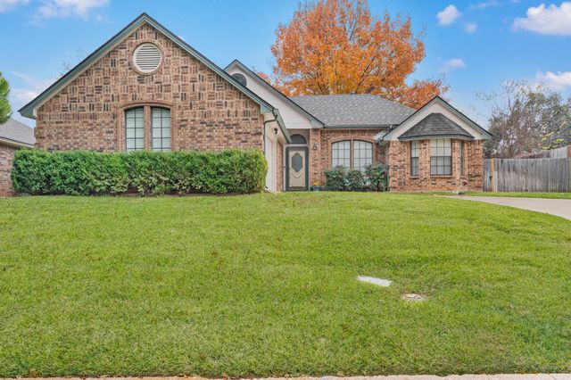 702 Giltin Court, Arlington, TX 76006