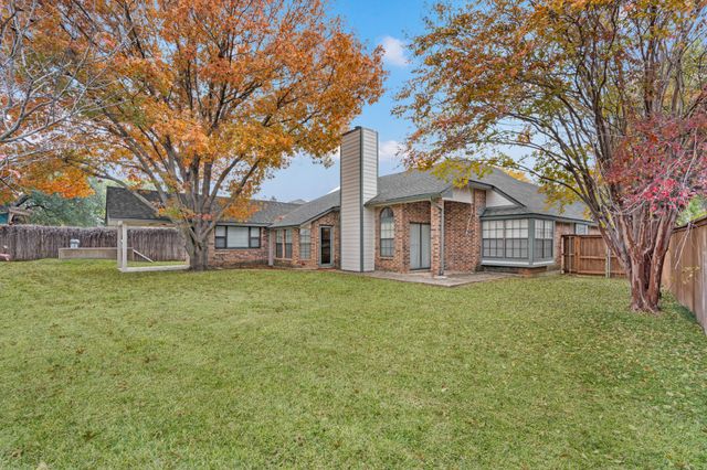 702 Giltin Court, Arlington, TX 76006
