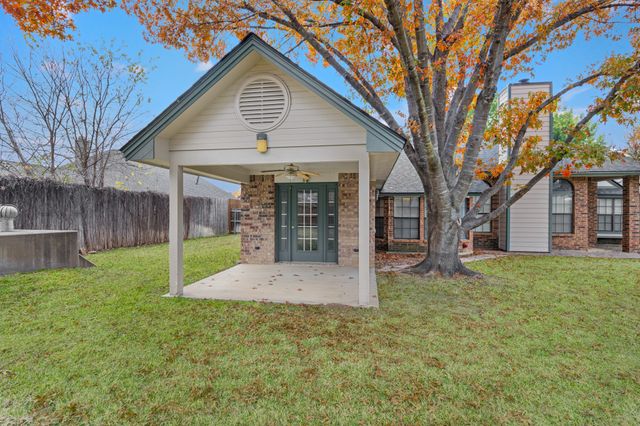 702 Giltin Court, Arlington, TX 76006