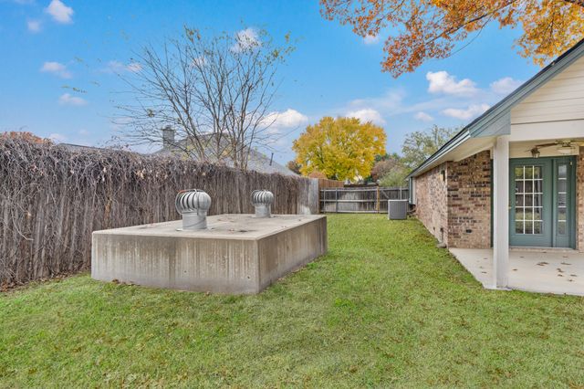 702 Giltin Court, Arlington, TX 76006