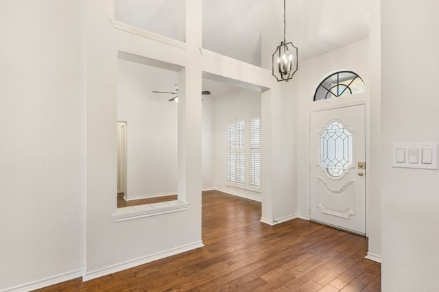 702 Giltin Court, Arlington, TX 76006