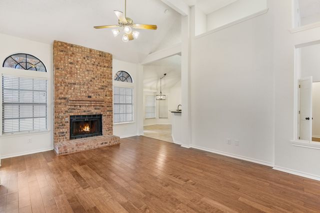 702 Giltin Court, Arlington, TX 76006