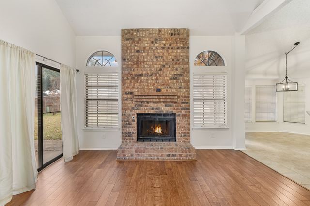 702 Giltin Court, Arlington, TX 76006