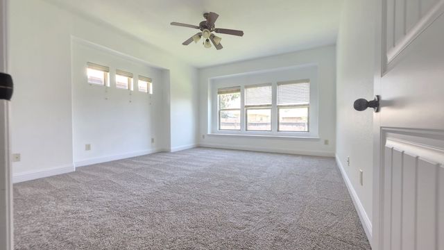 11516 Round Leaf Drive, Fort Worth, TX 76244