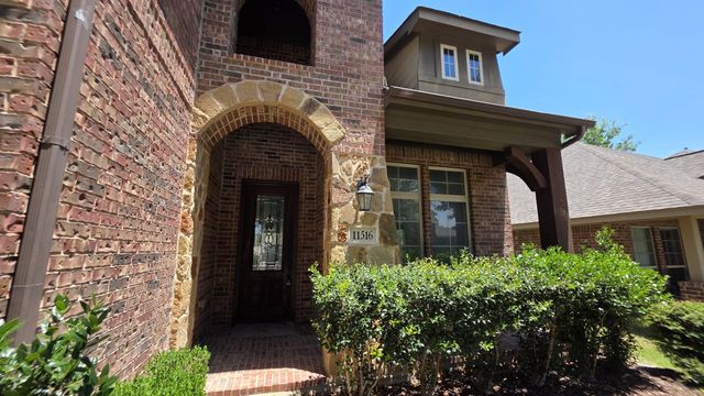 11516 Round Leaf Drive, Fort Worth, TX 76244