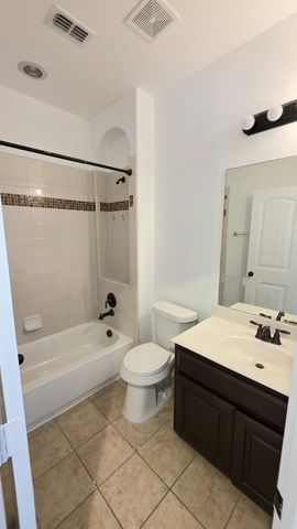 11516 Round Leaf Drive, Fort Worth, TX 76244