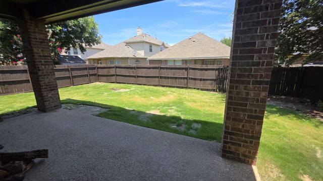 11516 Round Leaf Drive, Fort Worth, TX 76244