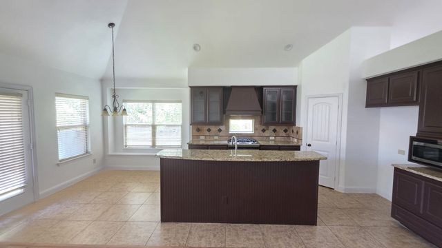 11516 Round Leaf Drive, Fort Worth, TX 76244