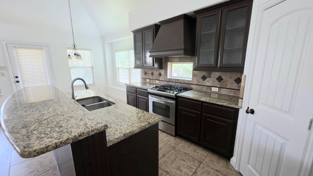 11516 Round Leaf Drive, Fort Worth, TX 76244