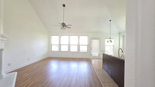 11516 Round Leaf Drive, Fort Worth, TX 76244