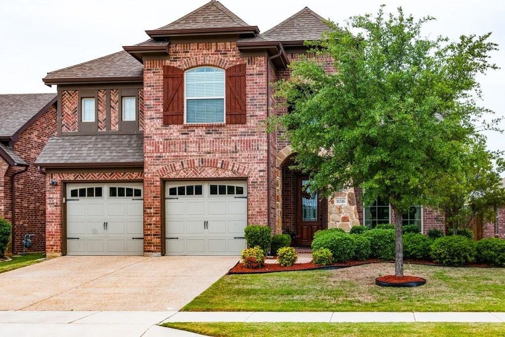 11516 Round Leaf Drive, Fort Worth, TX 76244