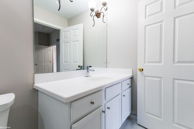 56659 Long Island Drive 133, Shelby Twp, MI 48316